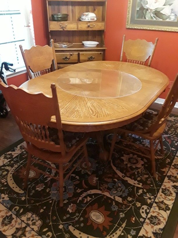 Dining Table/4 Chairs Very Nice! $150