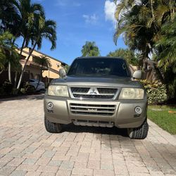 2005 Mitsubishi Montero