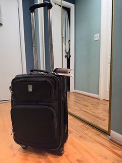 Brand new 21" Travelpro spinner