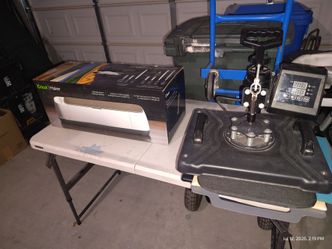 BUNDLE- LIKE NEW Cricut maker and Combo heat press machine