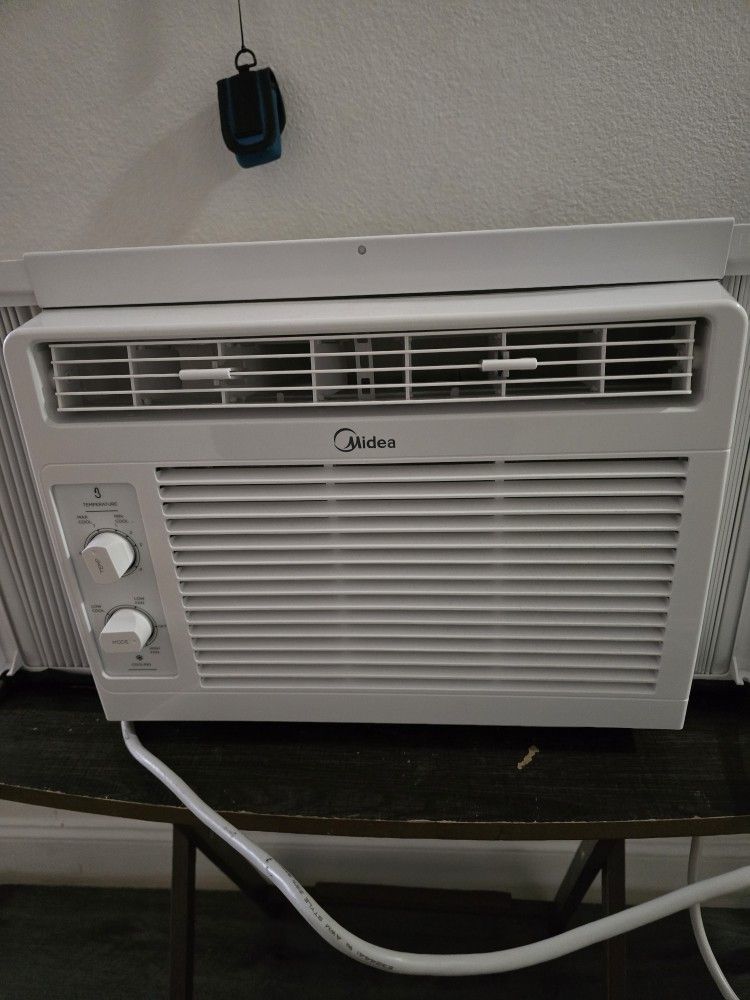 Midea (White)