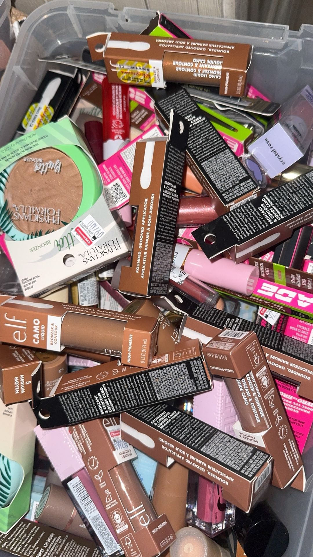 Mixed makeup Bundle/ Caja Mixta De Maquillaje
