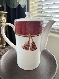 Hallmark Holiday teapot by Sakura-red