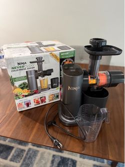 Ninja NeverClog Cold Press Juicer – Charcoal – All Parts – Original Box – Like New!