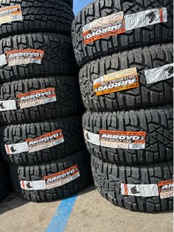 33*12:50r20 Vendo set de llantas Nueva con 60,000 millas de garantía