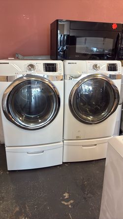 Nice like new Samsung washer and gas dryer set