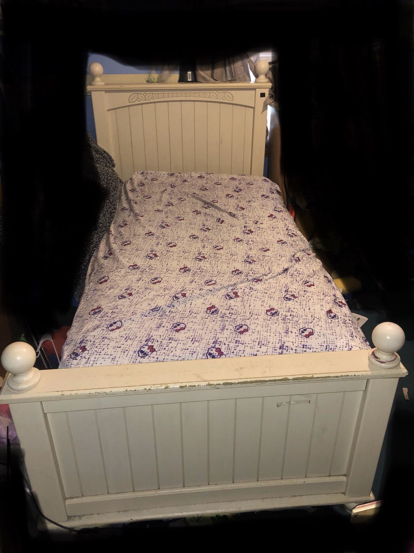 Used twin bed with mattress and box cama usada twin colchón y caja de colchón