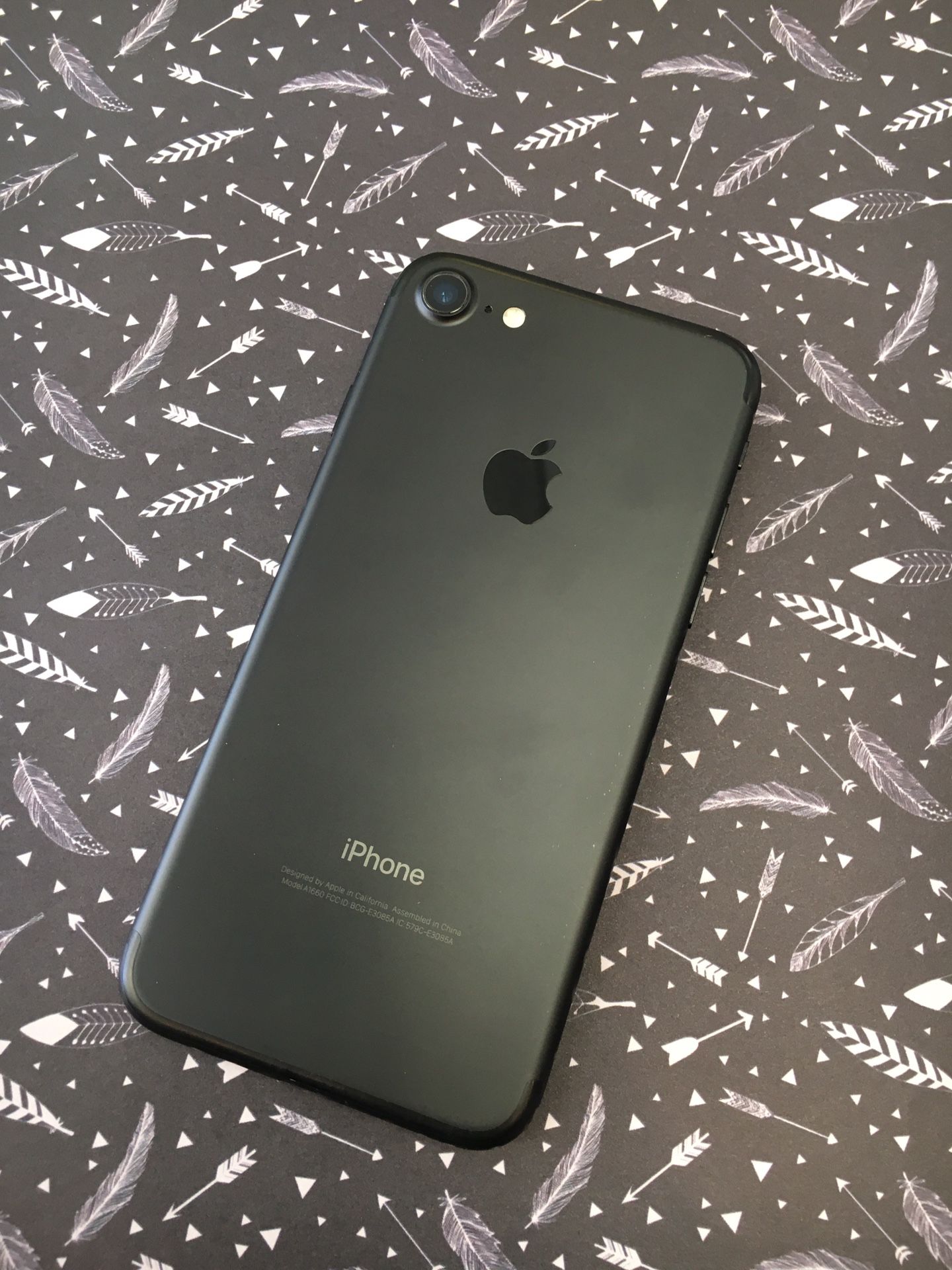 iPhone 7 32GB AT&T and Cricket only Excellent Condition