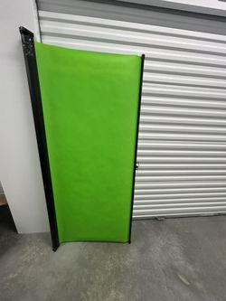 Green Screen Retractable