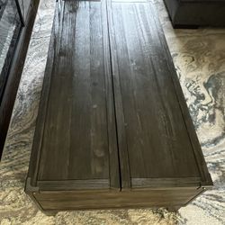 Extendable Coffee Table For Sale!  (Offers Accepted)