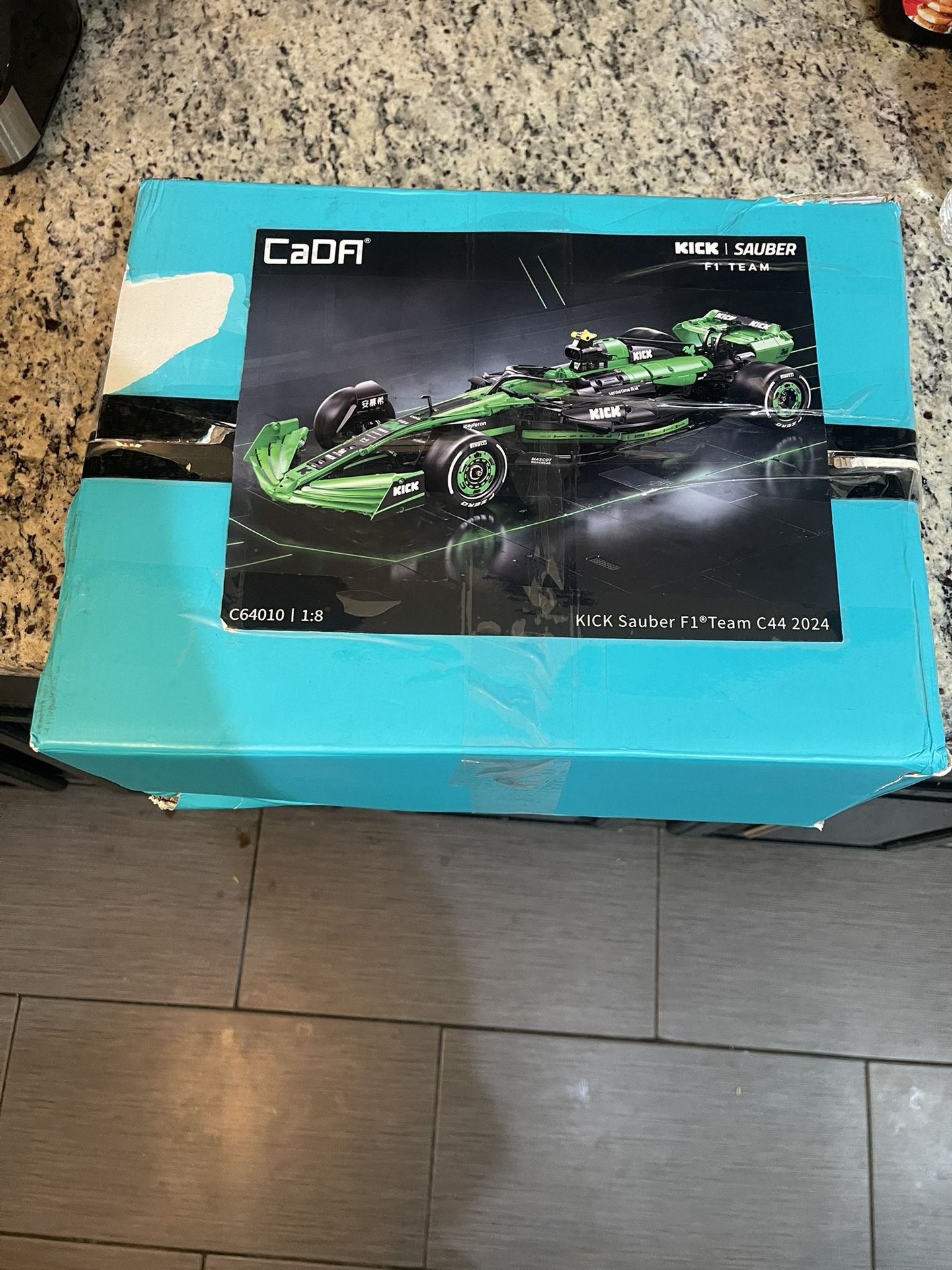 Cada Kick Sauber C44 F1 1:8 Scale 2553 Piece Technic Building Brick Toy