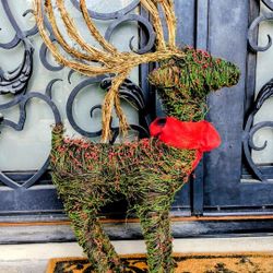Christmas Wicker Standing Sparkling Golden Horns Rattan Berries 31" Reindeer EUC