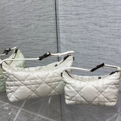 White Diamond-Patterned Nomadic Bag: A Luxe,Casual Fashion ltem Dimensions: 22*13*9.5 cm

