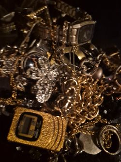 Bag of misc jewlery