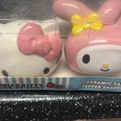 Salt & Pepper Shaker Set