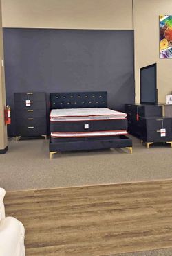 New 5-piece Bedroom Set In Box- Finance Available $1 Down