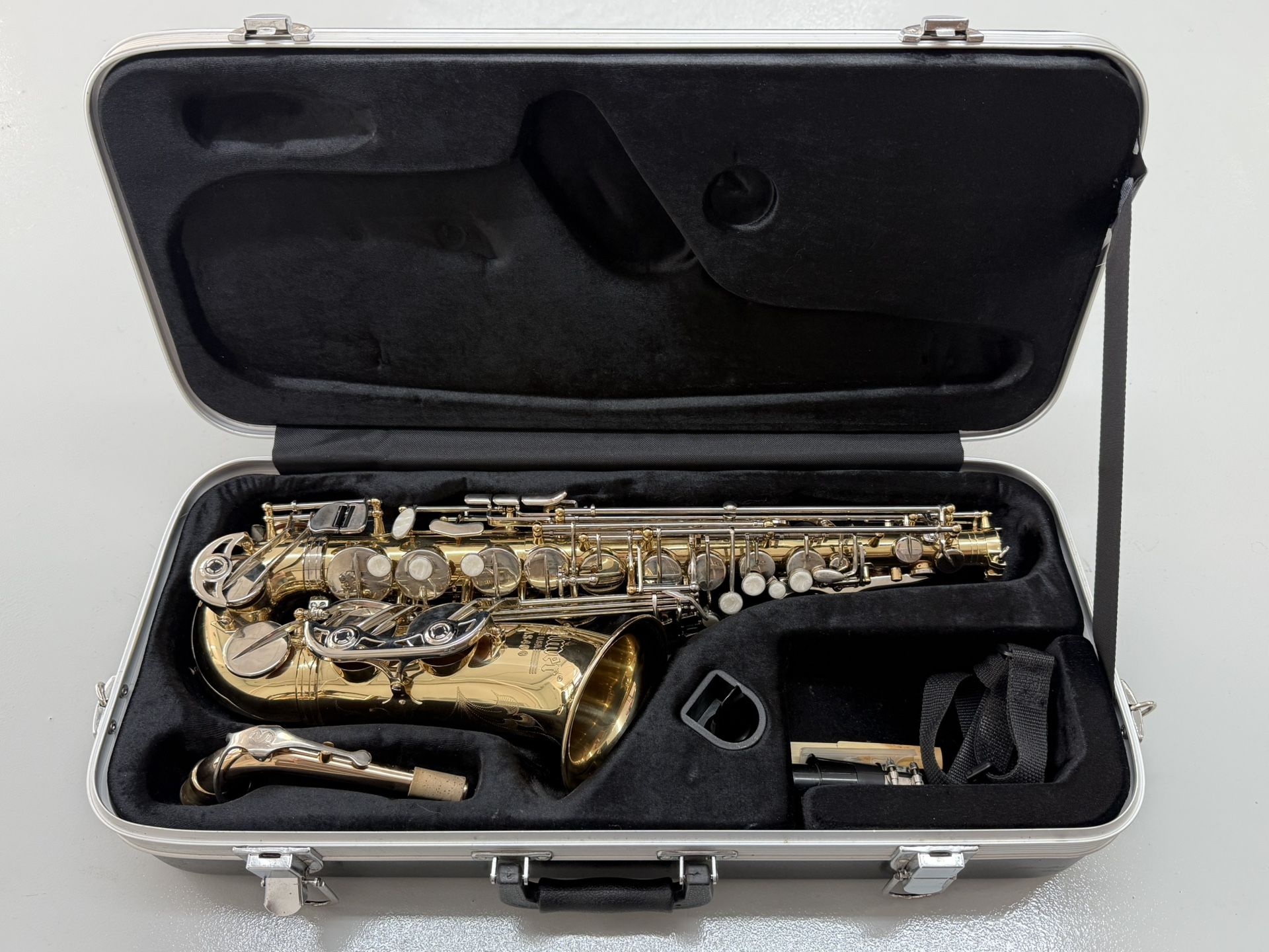 Selmer AS400 Alto Saxophone With Case