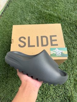 Yeezy Slides Dark Onyx