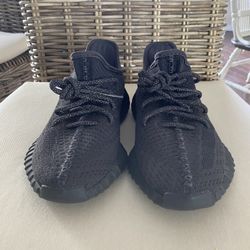 Yeezy black 350 V2 