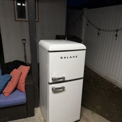 Medium Sized Refrigerator 