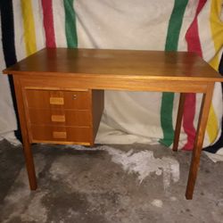 Denmark Epsing Mfg. Teak Modern Desk 1960s