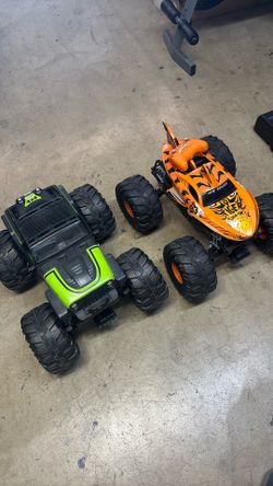 Huge Monsters Trucks Remote Control