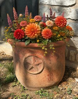 ✨REDUCED- Beautiful Terracotta Pots/Stands (Lago Vista)✨