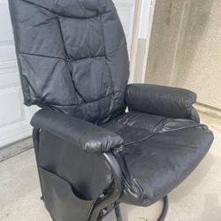 Leather Single Sofa Leisure Rotary Rocking Chair Like New condition Great Working Located in North Fontana
