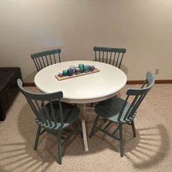 Dining Table & 4 Chairs