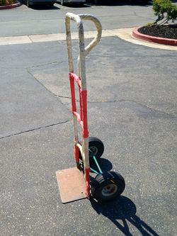 DOLLY HAND TRUCK WITH INFLATABLE TIRES