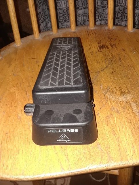 wah wah pedal works perfect Hellbabe!