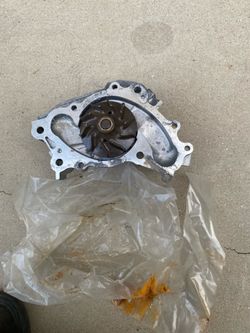 Toyota 3.3l v6 water pump
