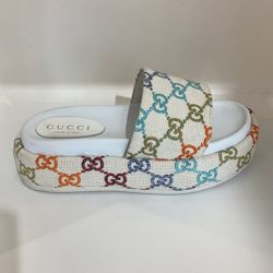 GUCCI CANVAS SLIDES
