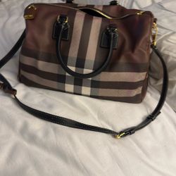 6months old Burberry purse 
