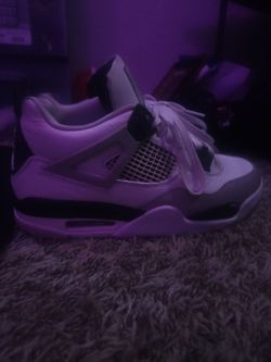 Air jordan 4 black military size 8 pretty clean just a few scratches