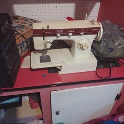 Singer Sewing Machine 