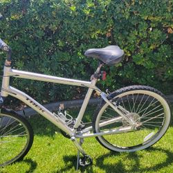 trek 26" bike With Bontrager Light 