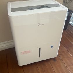 Midea Dehumidifier/ Excellent Condition 
