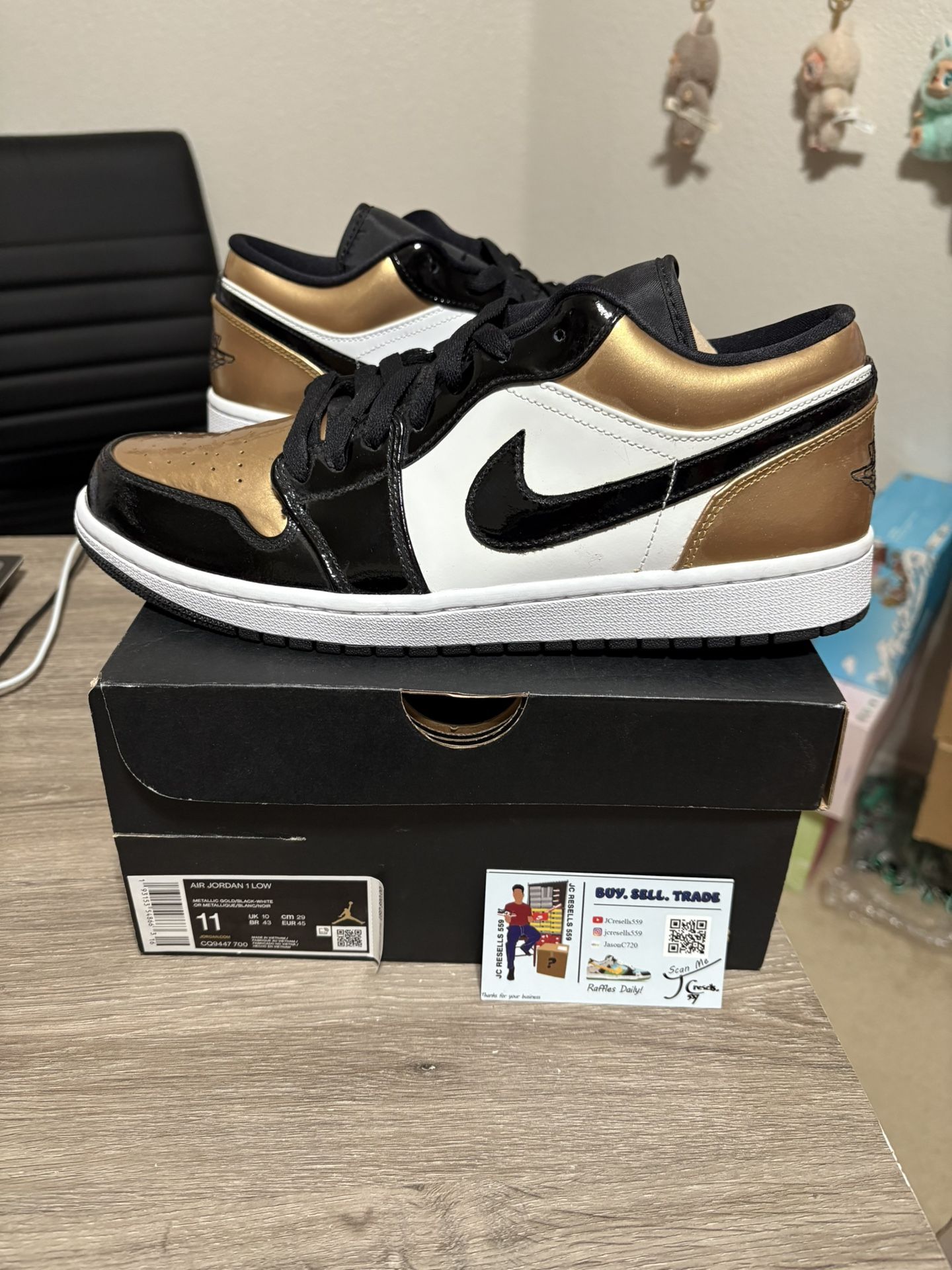 Size 11 - NEW Air Jordan 1 Low Patent Gold Toe Black 2019