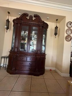 Large Entertainment Centre Used and Wooden China Cabinet / Glass Display Cabinet – Storage for Glassware