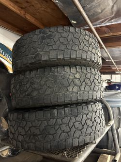 Toyo At3 285/75r17