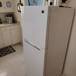 Single Person Refrigerator (CASH ONLY)