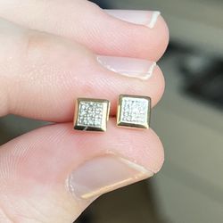 10k Gold Diamond Screw On Earrings