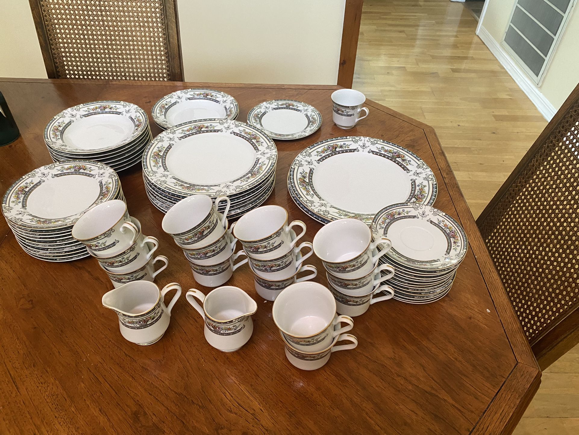 Mikasa Fine China Cambridge L9015 Japan 55 Pieces + 3 Pieces With Minor Chips