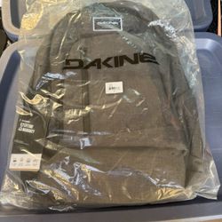 DaKine Backpack - Brand New - 29L - Perfect For Work, School or Travel
