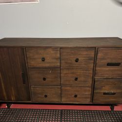 Dresser / Storage 