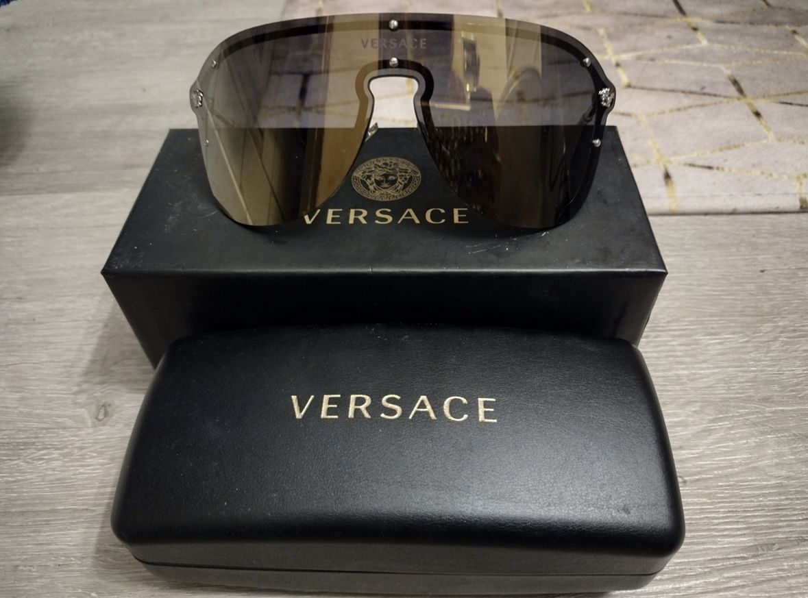 Versace Women display picture 1