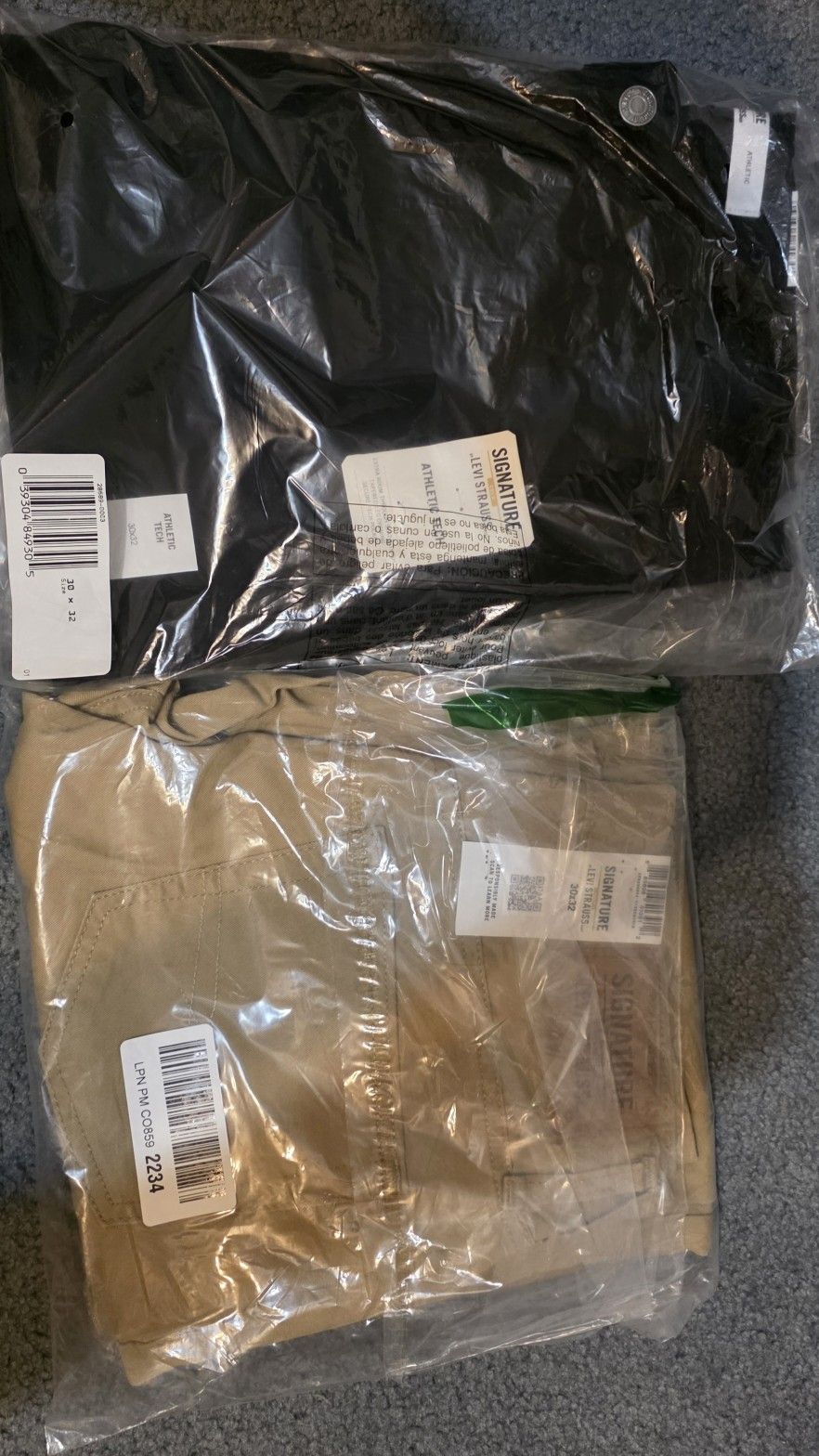 2 Levi Strauss Pants & 2 Cargo Shorts. 