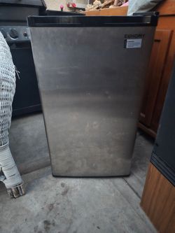 EUHOMY mini fridge