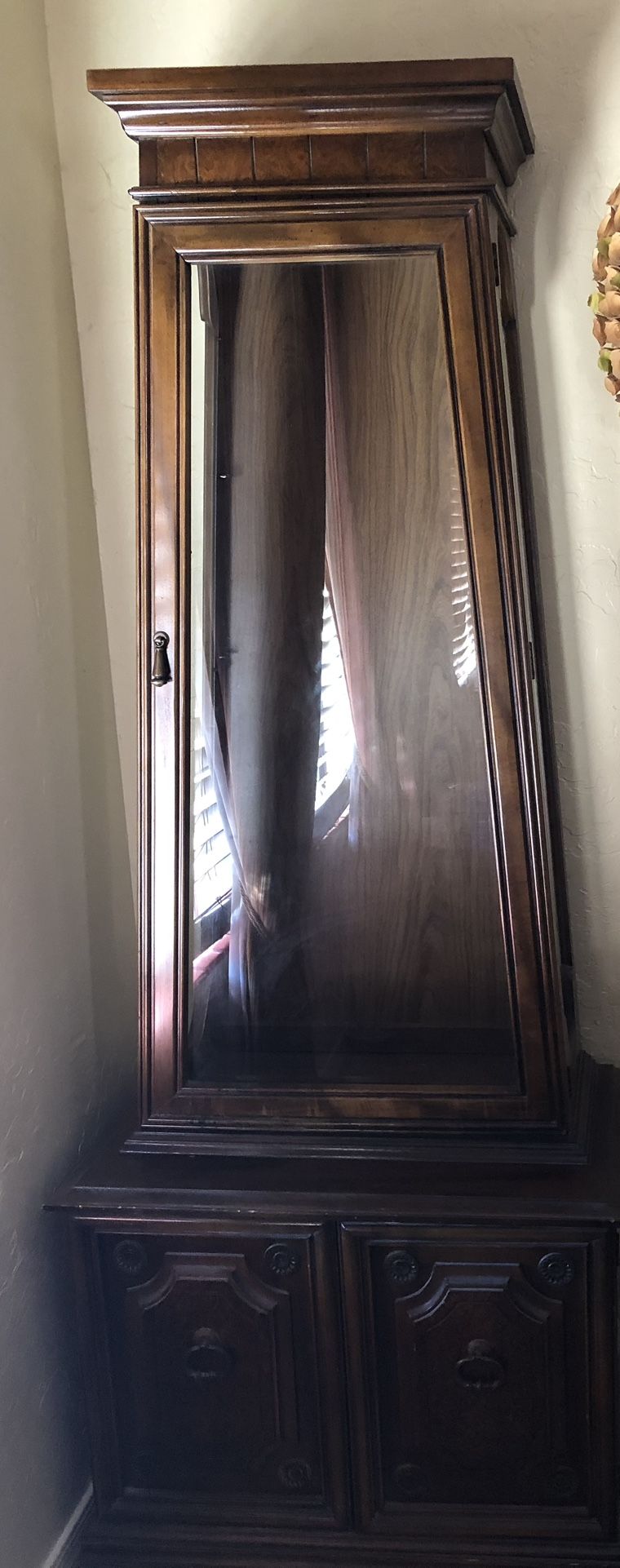 3-tier wooden glass shelf curio cabinet with light and double-door storage below